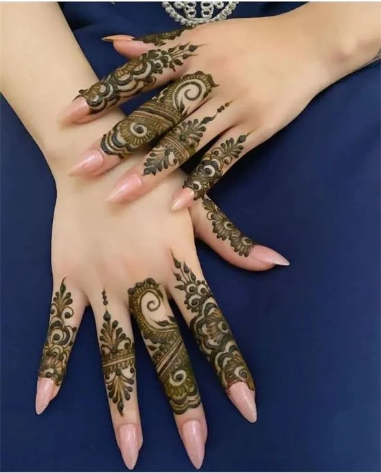 Graceful Mix Coverage Using Back Finger Mehndi Design